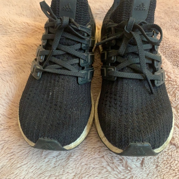 well worn running shoes - Picture 4 of 5